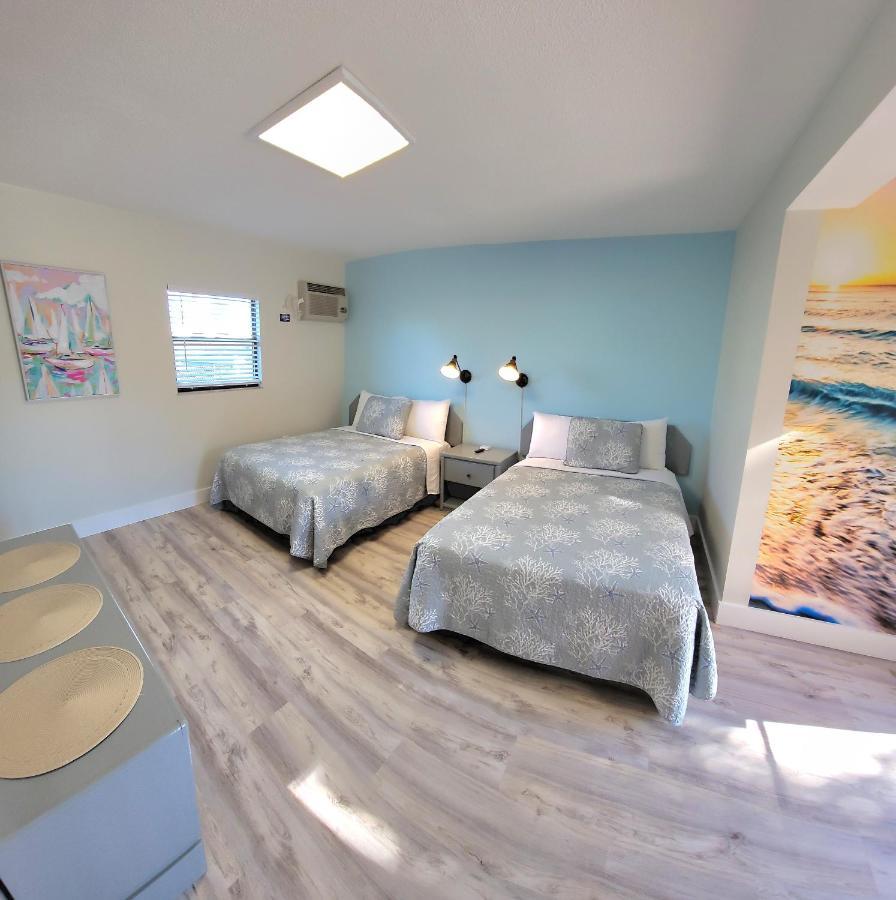 سانت بيتي بيتش Satellite Motel المظهر الخارجي الصورة